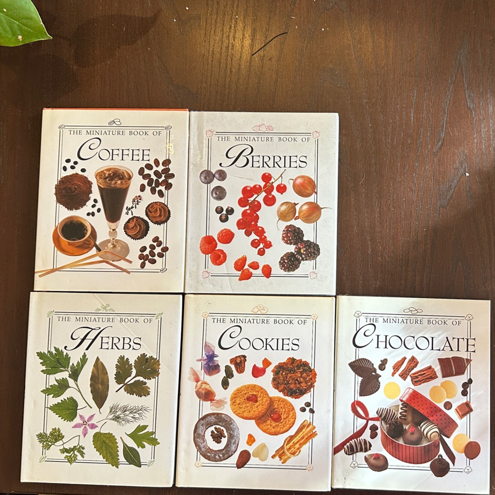 Crescent The Miniature Book Of Cook Books